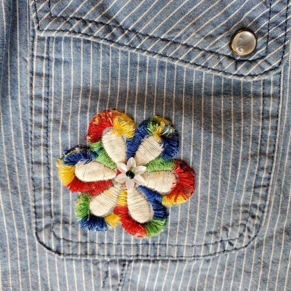 Custom Upcycled Chambray Stripe Vintage Flowers Cropped Blouse C.E. Schmidt Sz L - Picture 5 of 7